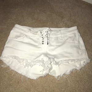 White daytrip lace shorts from the buckle